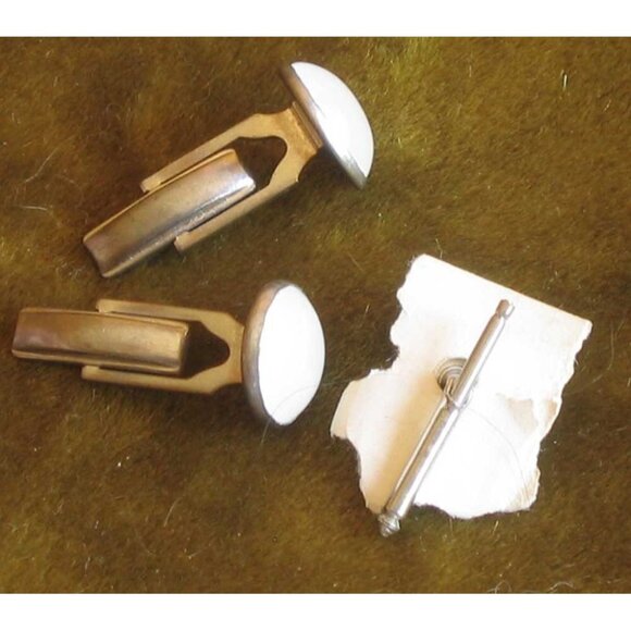 Estate True Vintage Silver-Tone & White Round Cufflinks And Tie Tack Set - Picture 3 of 4